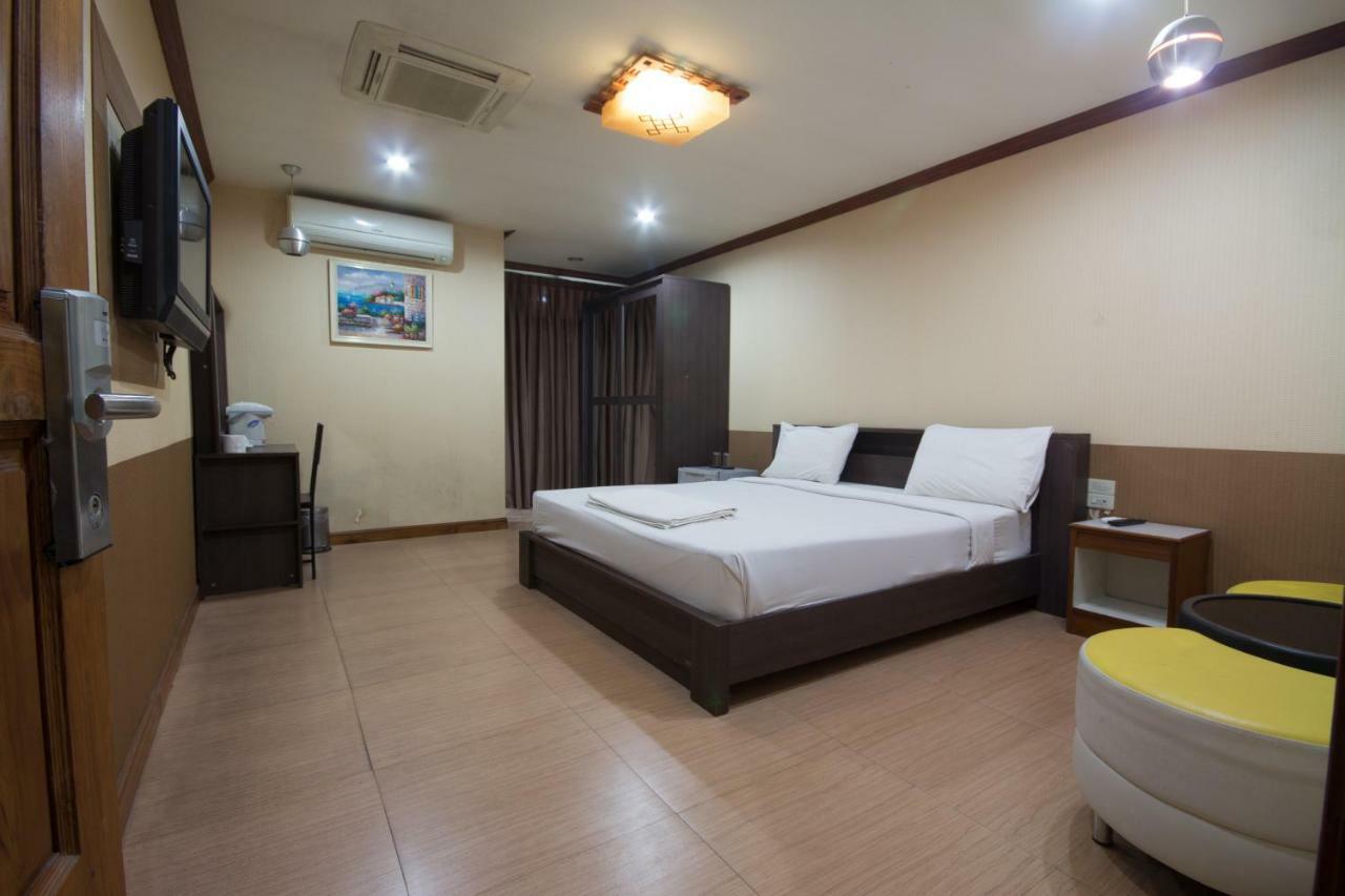 Khon Kaen Ruenrom Hotel Екстер'єр фото